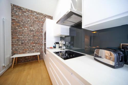 CityStop Apartments - Wood Street - image 2