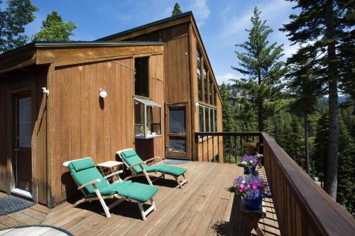 Eagles Perch Lake View Rental Cabin - image 5