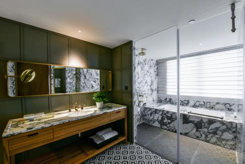 Hotel Kapok Shenzhen HouHai (Close to Shenzhen Bay)