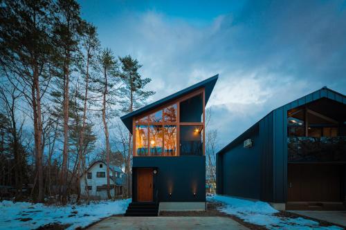 Black Crane Chalet by Hakuba White Fox Company