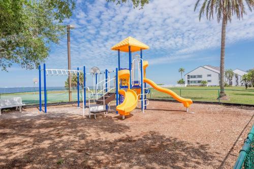 Parque infantil, TAMPA BAY, BEACH step away, WIFI, FREE PARKING,POOLS, JACUZZI in Ruskin (FL)