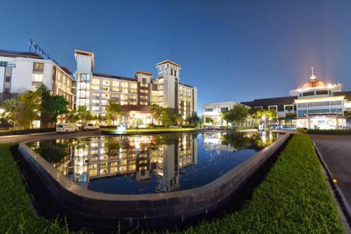 Summit Windmill Golf Suite Hotel at Suvarnabhumi photo 2