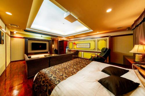 room detail thumbnail 1