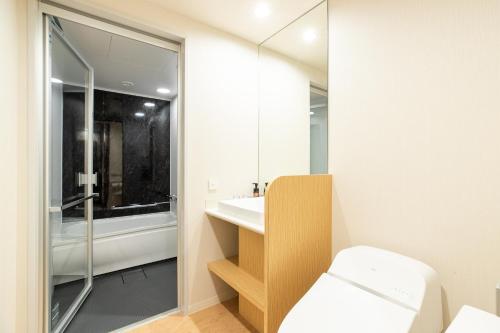 Standard Twin Room image 10