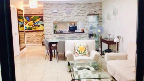 67 sqm. Condo Unit in Robinson Place Residences, Манила