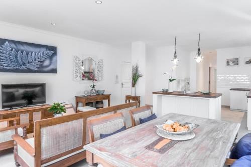 Two-Bedroom Suite image 7