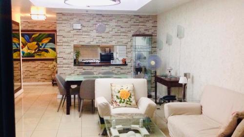 67 sqm. Condo Unit in Robinson Place Residences, Manila (fotografie 3)