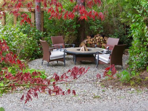 Cobble Wood and Bird Sanctuary Guest Houses