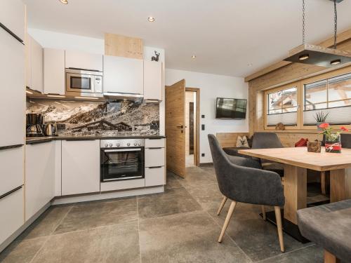 Kitchen, Feriendorf Joggler - Chalets nahe der Gondel in Zell am Ziller