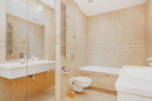 Apartments Warsaw Wilanowska by Renters - image 3