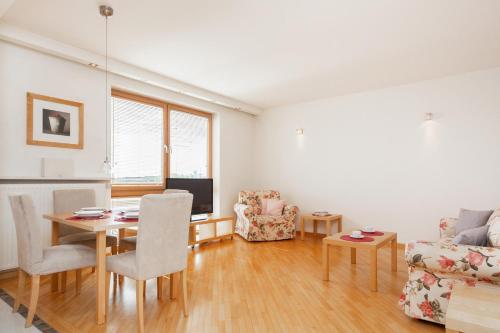 Apartment Warsaw Wilanowska by Noclegi Renters, Warsaw