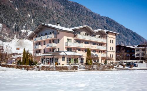 Hotel & Appartements Alpenresidenz Viktoria - Hôtel - Neustift im Stubaital