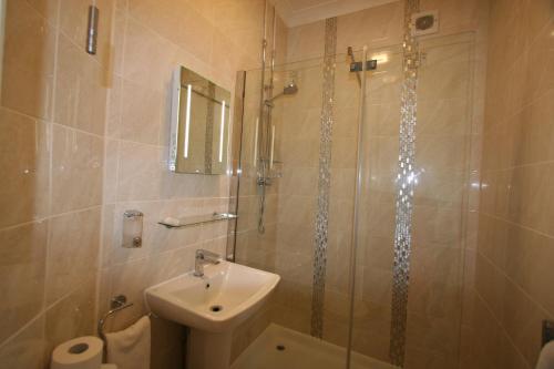 Grange Moor Hotel - image 2