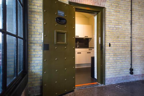 Kitchen, Alibi Hostel Leeuwarden in Leeuwarden