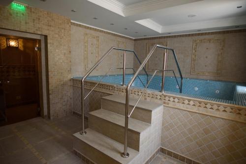 Hotel Versay - image 9