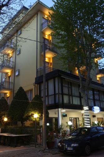 Hotel Busignani - image 12
