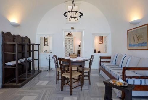 Cori Rigas Suites - image 3