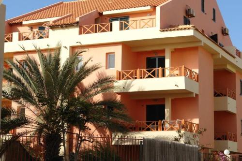 2 bedrooms, 4 beds