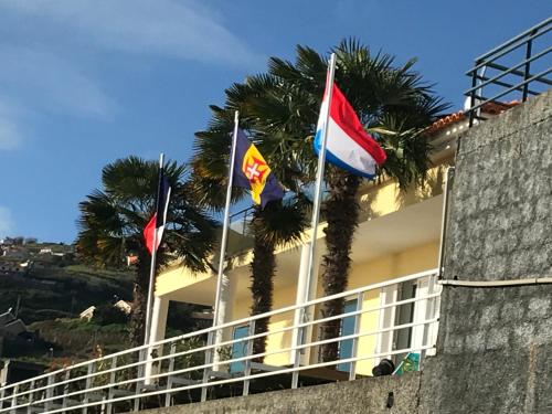  The Flaghouse, Unterkunft in Estreito da Calheta