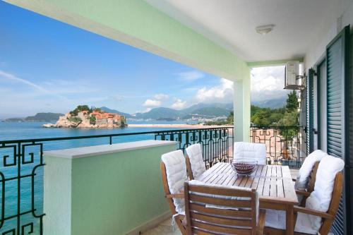 Montesan Beach Apartments Sveti Stefan Over view