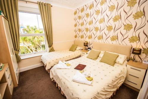 Deluxe Double Room (2 Adults + 1 Child)