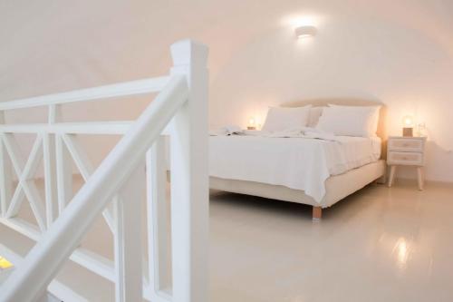 Sunny Apartment in Fira