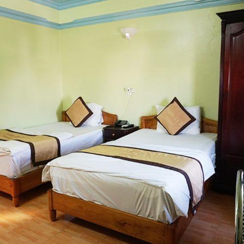2 twin beds