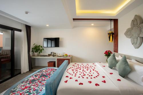 Deluxe Double Room image 2