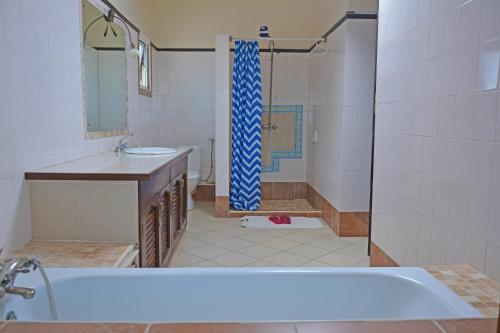 Oceanview Nyali Boutique Hotel - Hostel Room Type - Family Room with Sea View