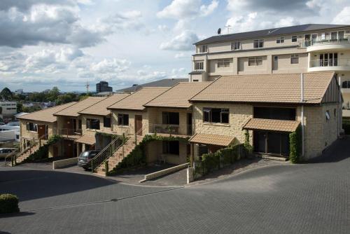 . Lake Point Motel