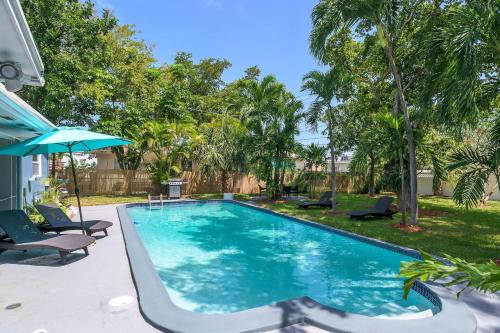 Swimming pool, Tropical House 3 Bedrooms with Pool Oakland Park near Waffle House