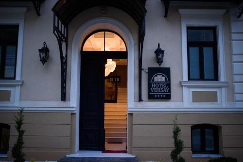Hotel Versay - image 4