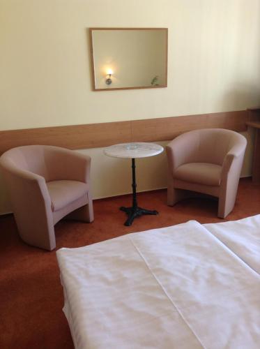 2 twin beds