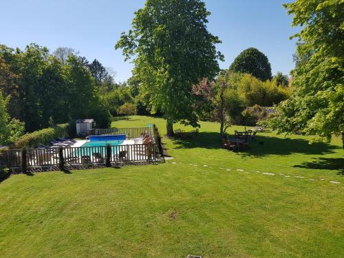 Hotel***Aunette Cottage Senlis - Tap to explore photos