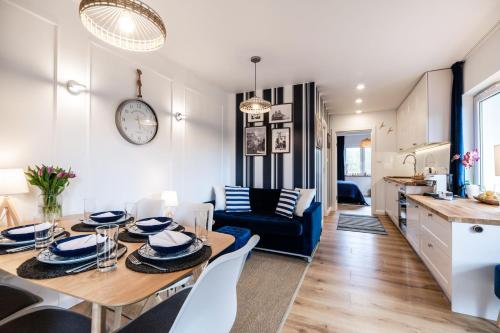 Niebieskie Apartamenty Rowy Apartament z klimatyzacją 100 m do plaży · Rowy