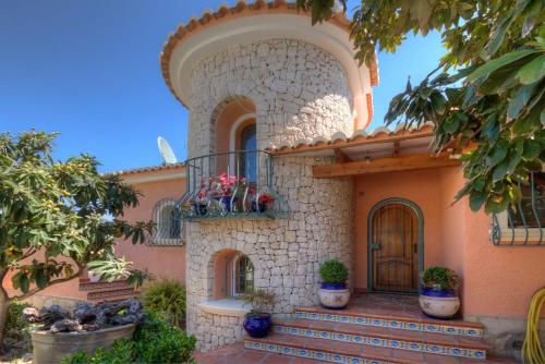 2 bedrooms, 3 beds