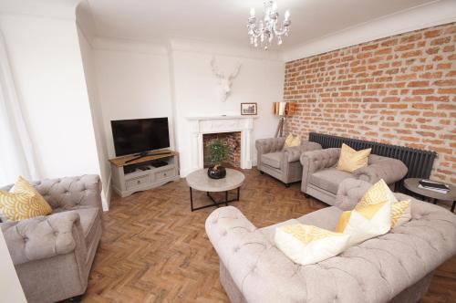 Grade 2 Listed Apartment, Southport Promenade photo 2