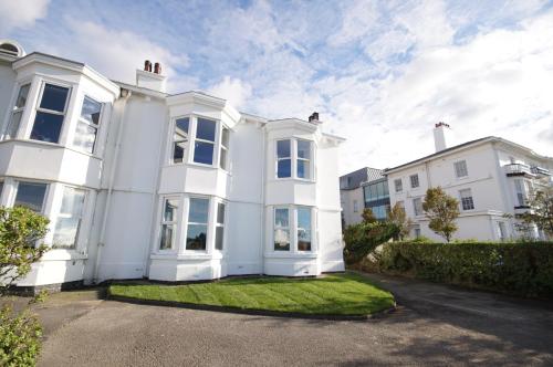 Grade 2 Listed Apartment, Southport Promenade photo 1