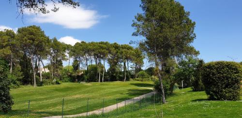 Studio meublé face au golf