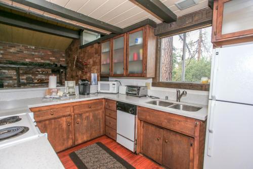 Treehouse by Big Bear Cool Cabins - image 2