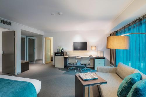 room detail thumbnail 1