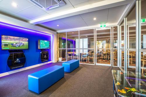 Szórakozási lehetőségek, Nightcap at Finsbury Hotel in West Lakes