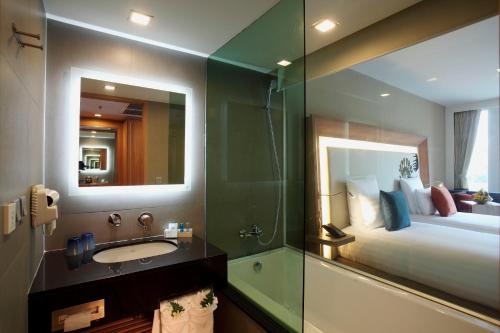 room detail thumbnail 2