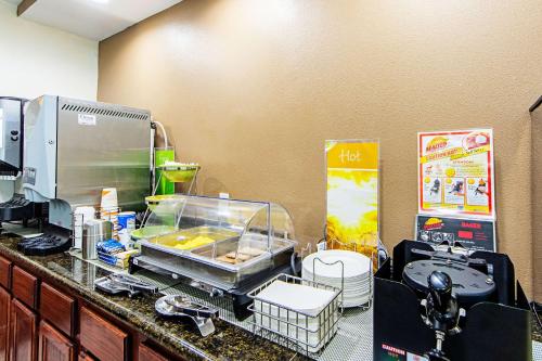 Quality Inn Greenville I-30 - image 3