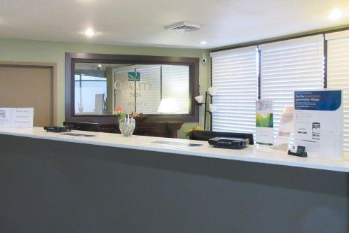 Quality Inn - Accommodation - Longmont