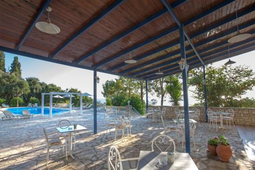 Aurora Beach Hotel - image 12