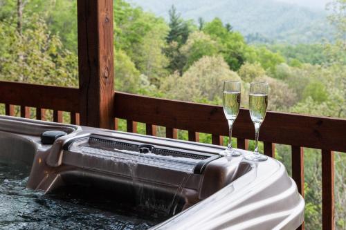 4 Bed 4 Bath Vacation home in Sylva I in Sylva, USA