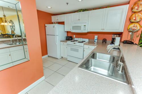 Sterling Shores III near Joe's Crab Shack