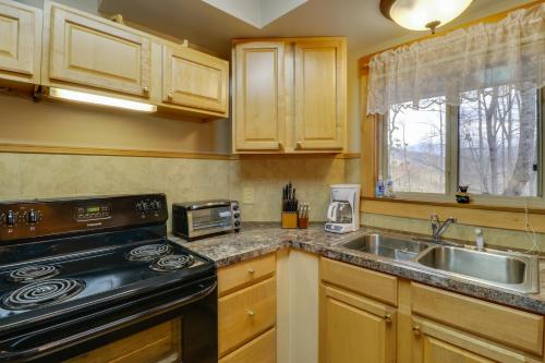 2 Bed 2 Bath Vacation home in Whittier V in Whittier, USA