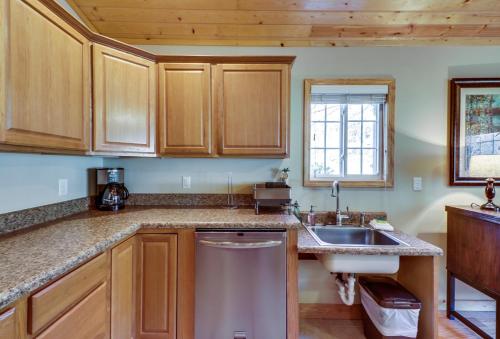 3 Bed 2 Bath Vacation home in Whittier - image 2